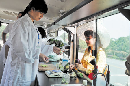 挑選食品安全檢測車廠家，需要注意這3點