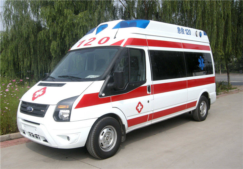 移動救護車為何頻頻遇到前方司機不及時避讓？